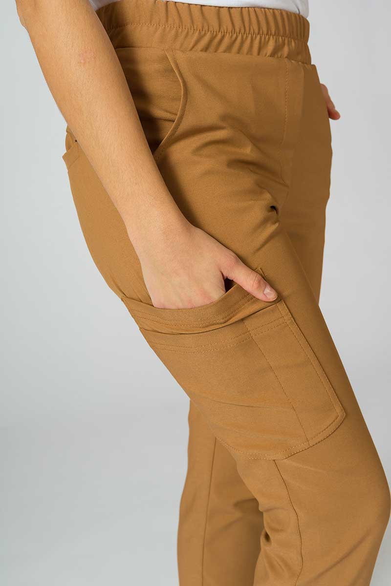 Spodnie medyczne damskie Sunrise Uniforms Premium Chill jogger brązowe-3