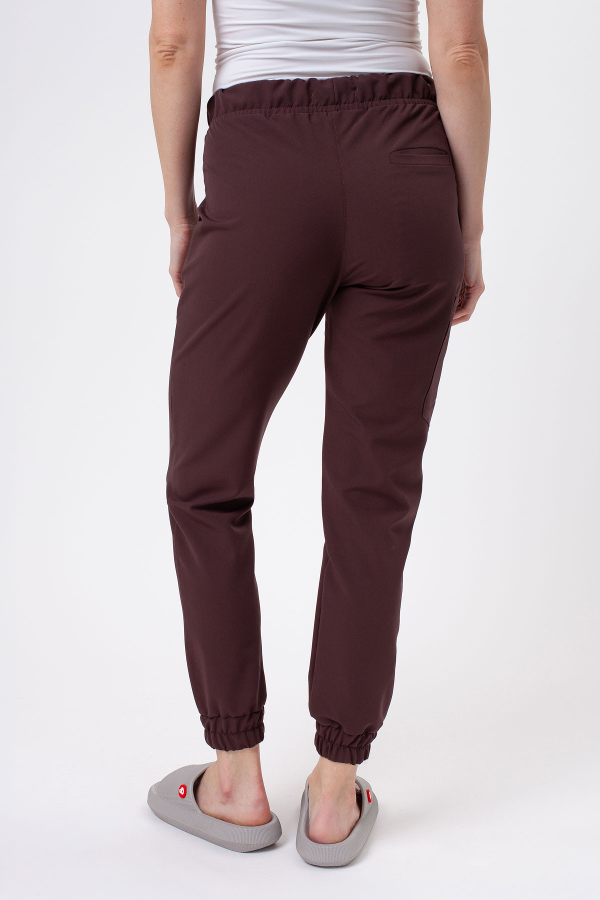 Spodnie medyczne damskie Sunrise Uniforms Premium Vibe jogger choco-2