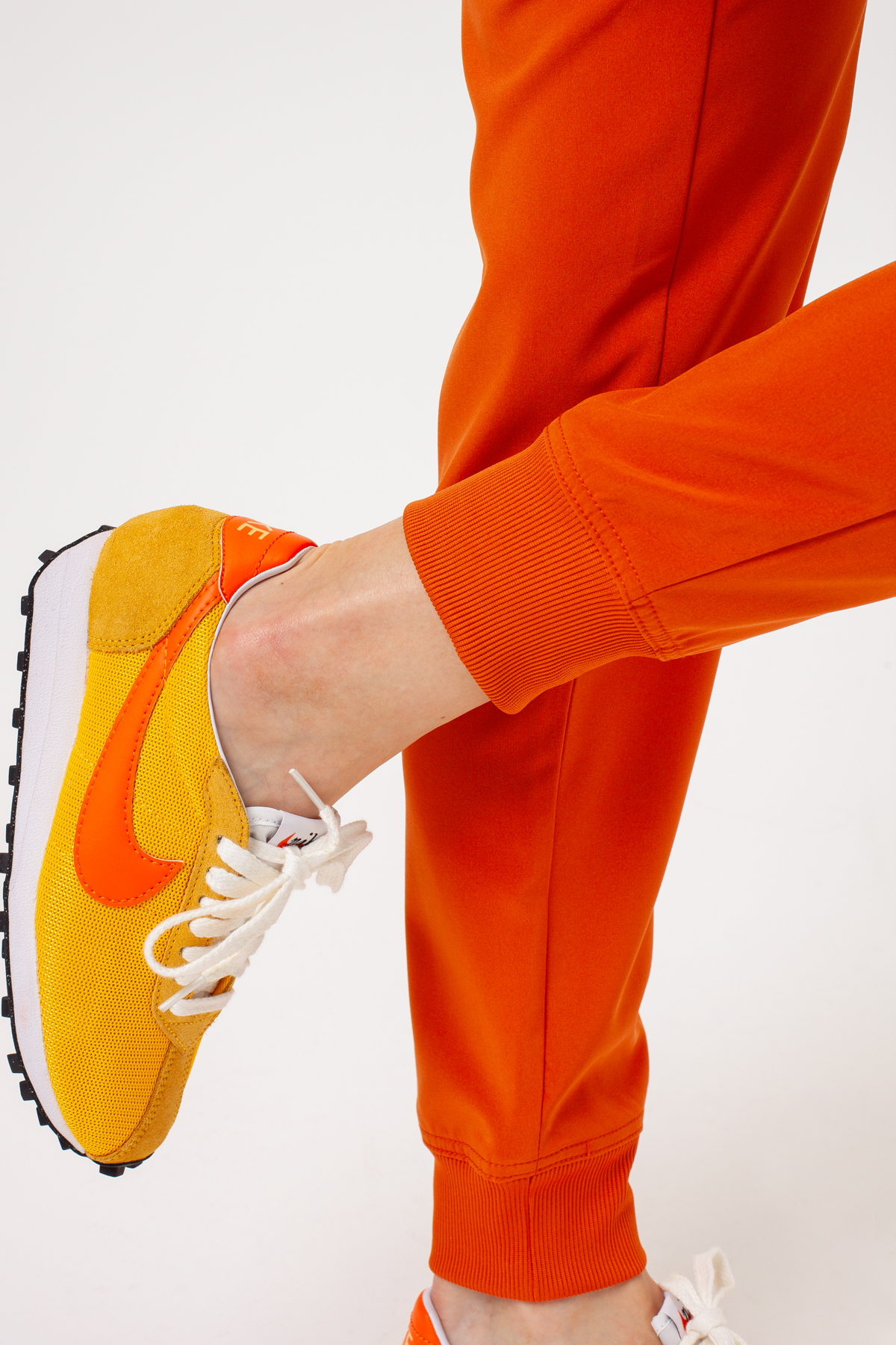 Spodnie medyczne damskie Dickies EDS Essentials Mid Rise jogger pomarańczowe-5