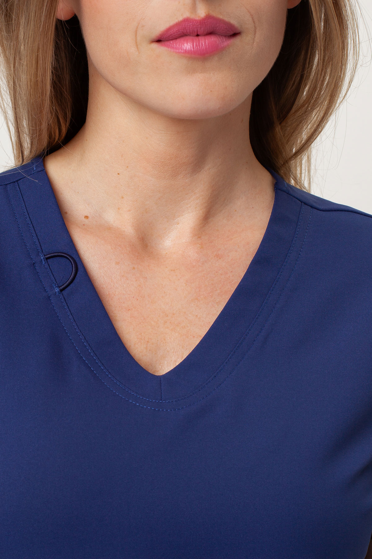 Bluza medyczna damska Cherokee Ultra V-neck Top ciemny granat-2