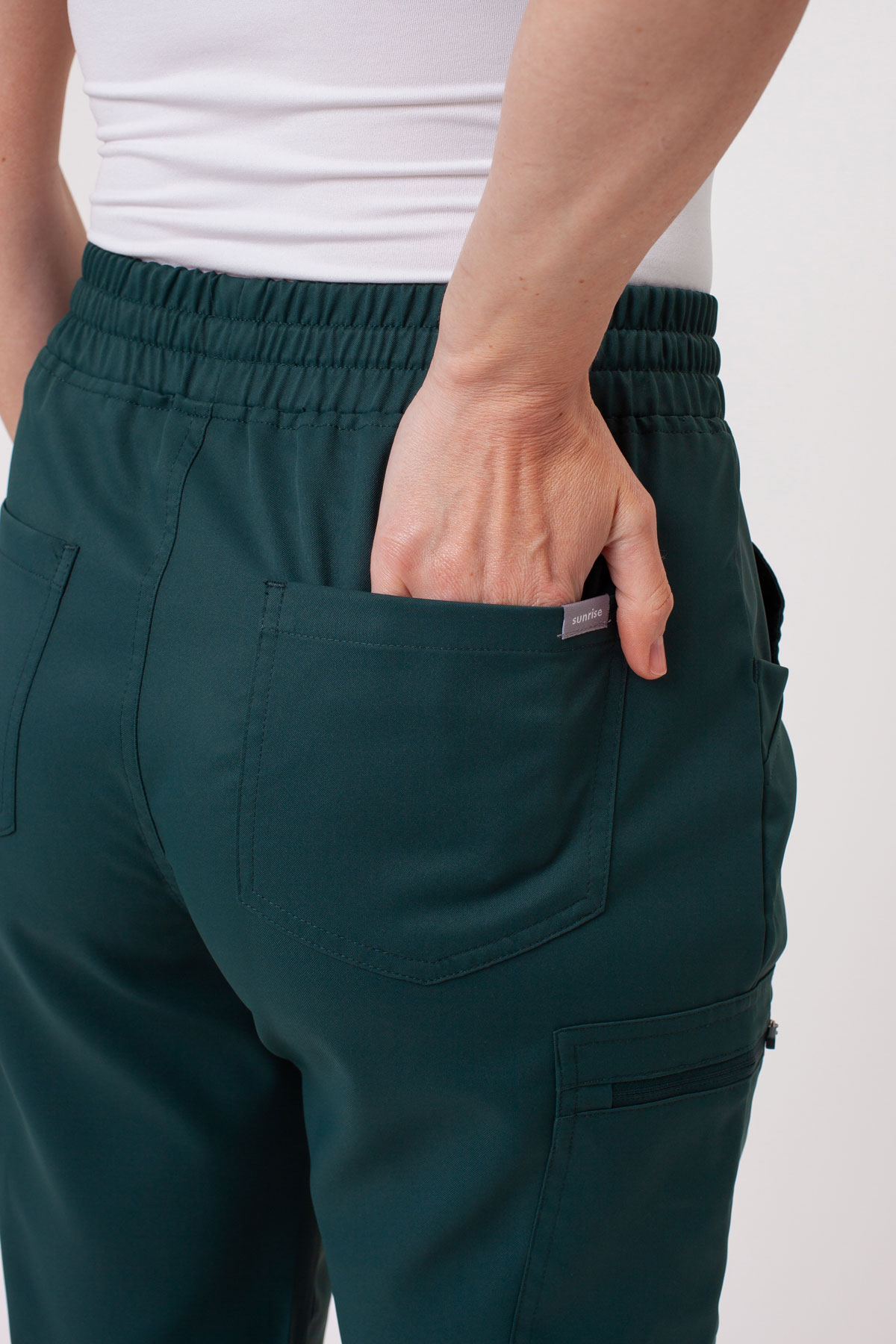 Spodnie medyczne damskie Sunrise Lite Fit jogger butelkowa zieleń-2