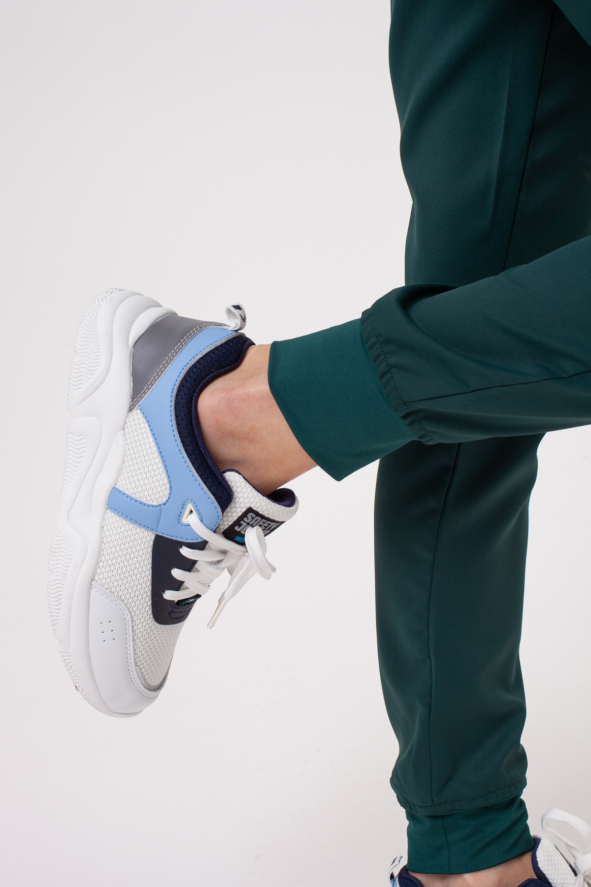 Spodnie medyczne damskie Sunrise Lite Fit jogger butelkowa zieleń-6