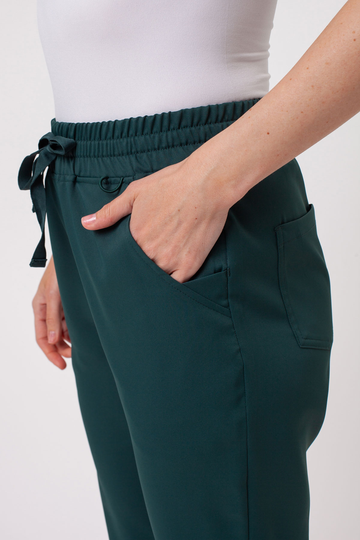 Komplet medyczny damski Sunrise Lite Fit jogger butelkowa zieleń-12