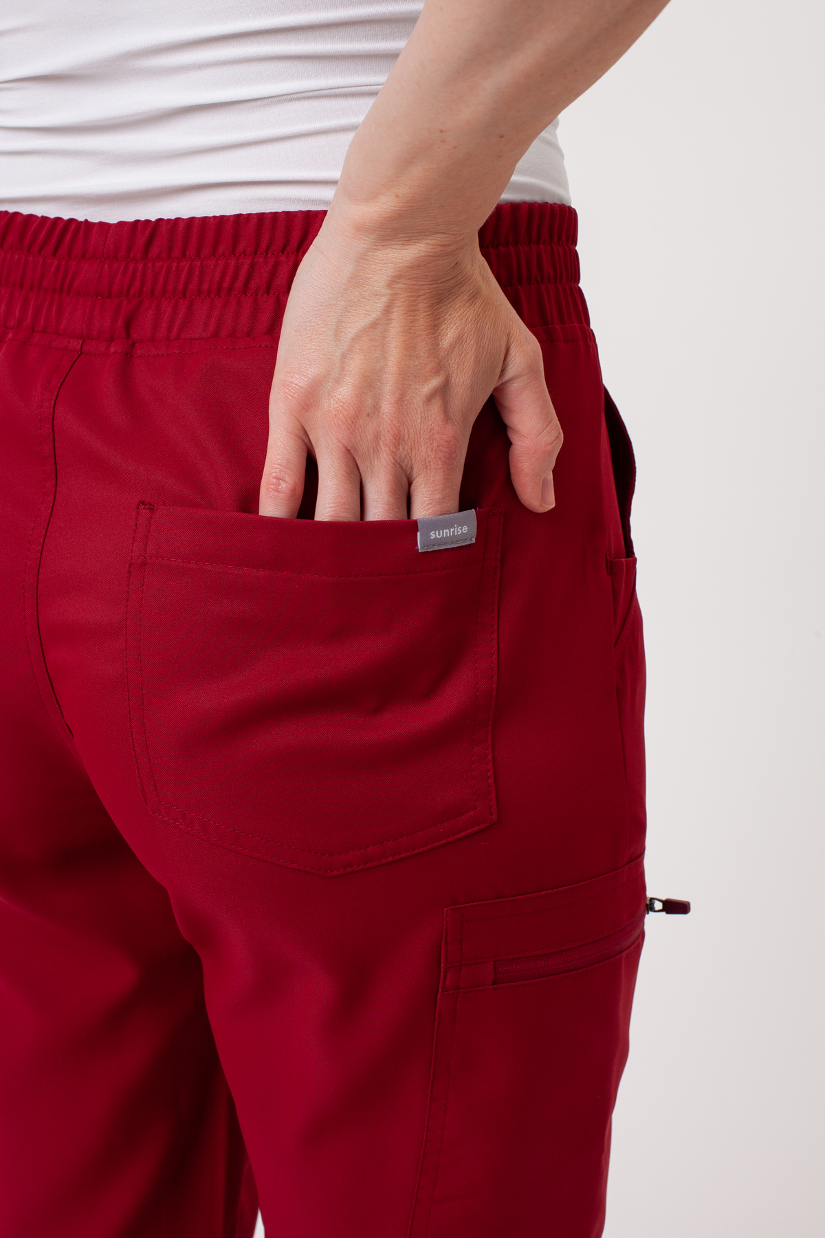 Spodnie medyczne damskie Sunrise Lite Fit jogger burgundowe-3