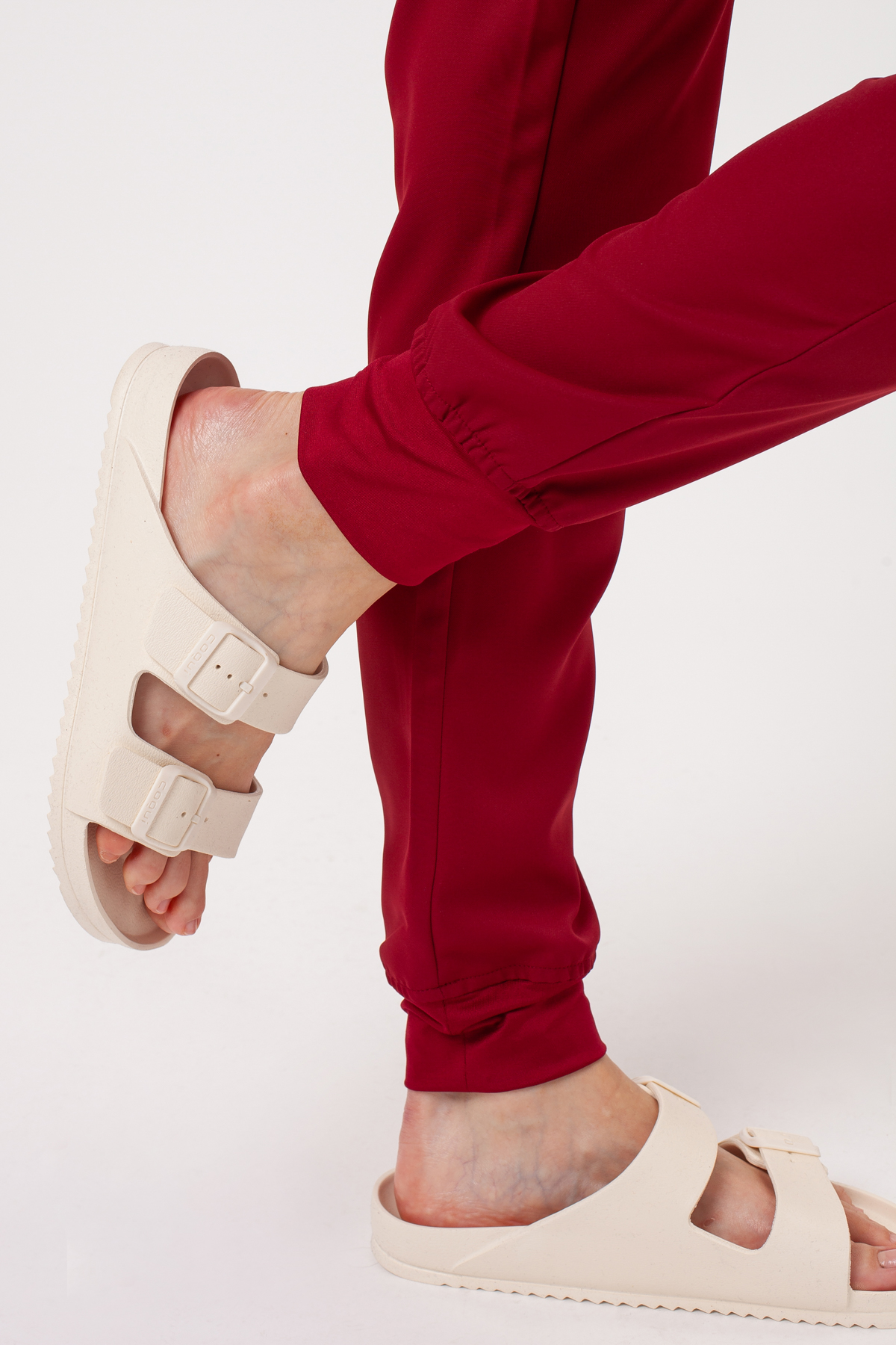Spodnie medyczne damskie Sunrise Lite Fit jogger burgundowe-9