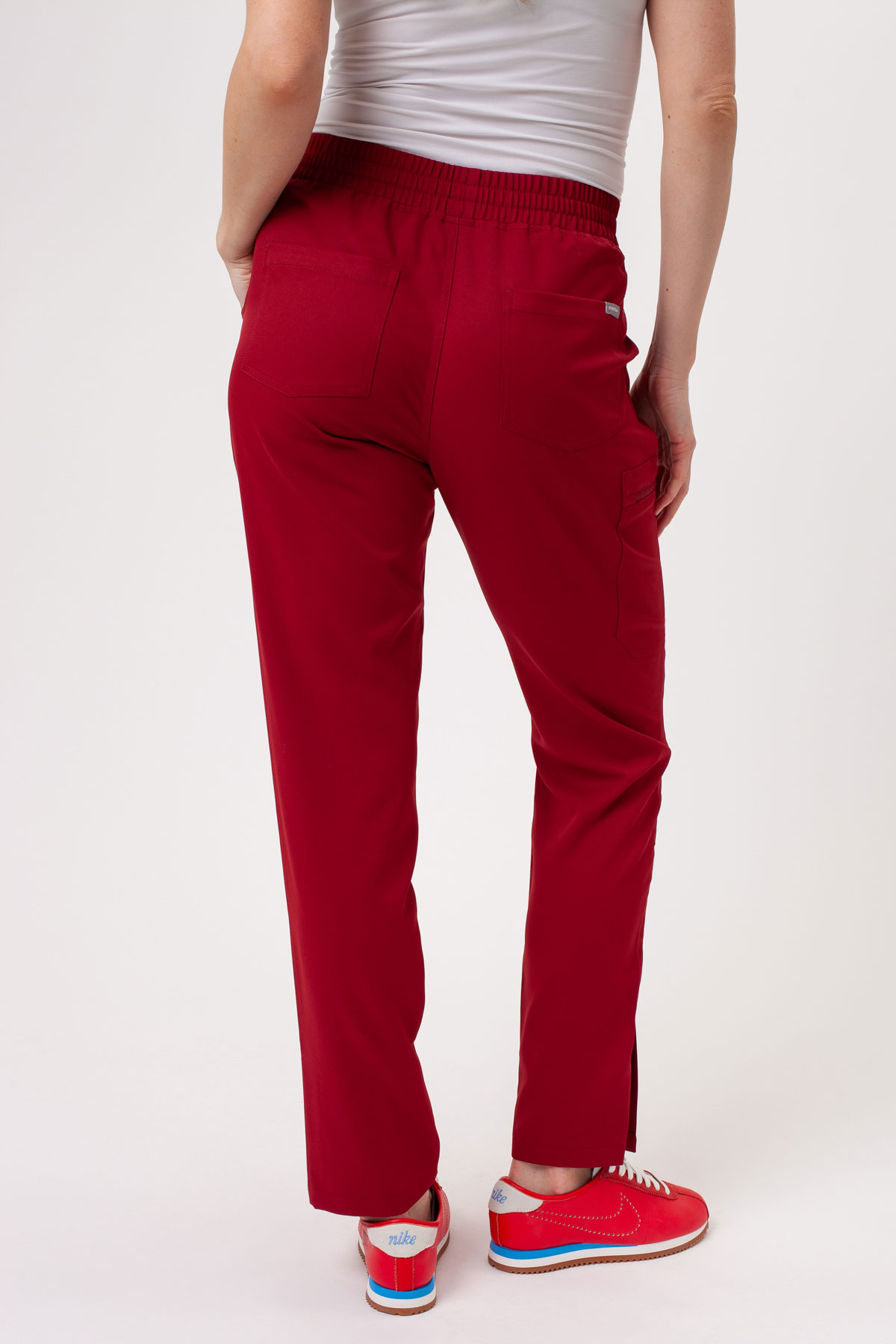 Spodnie medyczne damskie Sunrise Lite Split burgundowe-2