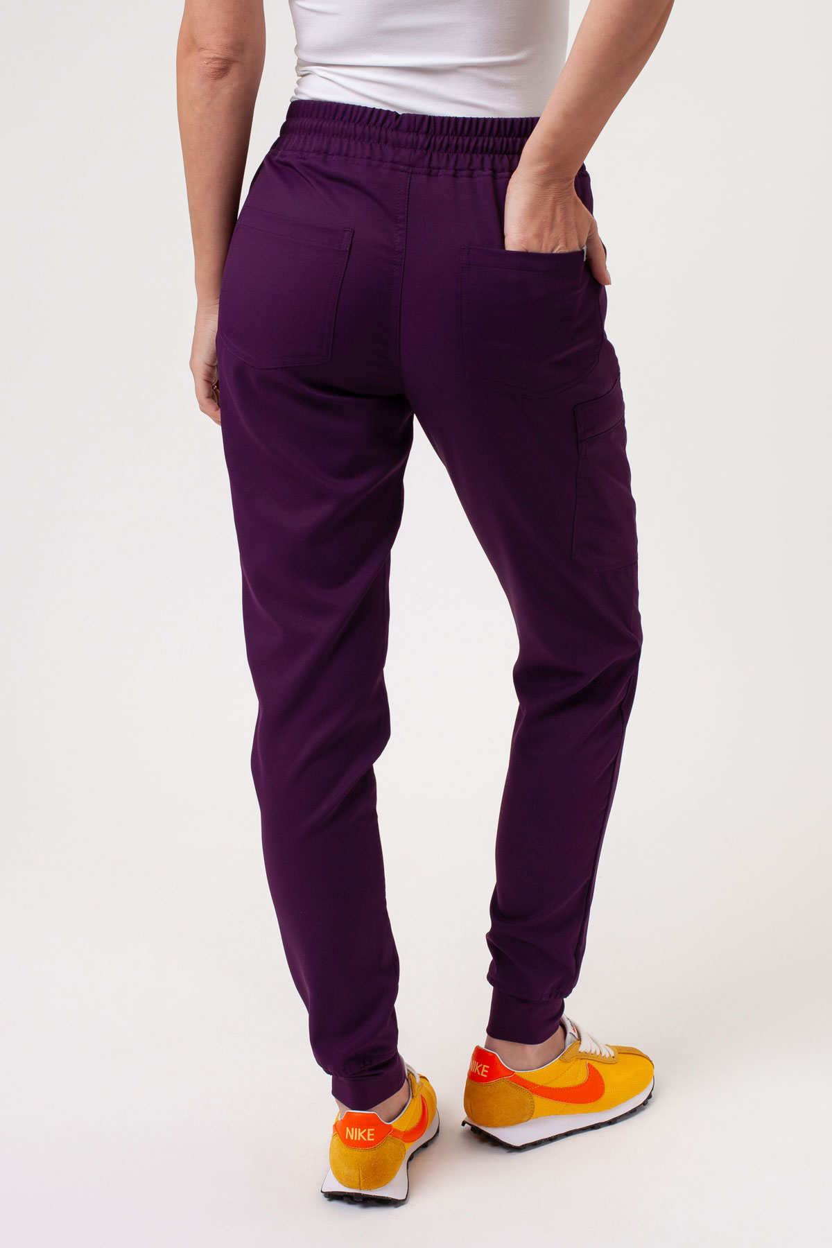 Spodnie medyczne damskie Sunrise Lite Fit jogger bakłażanowe-2