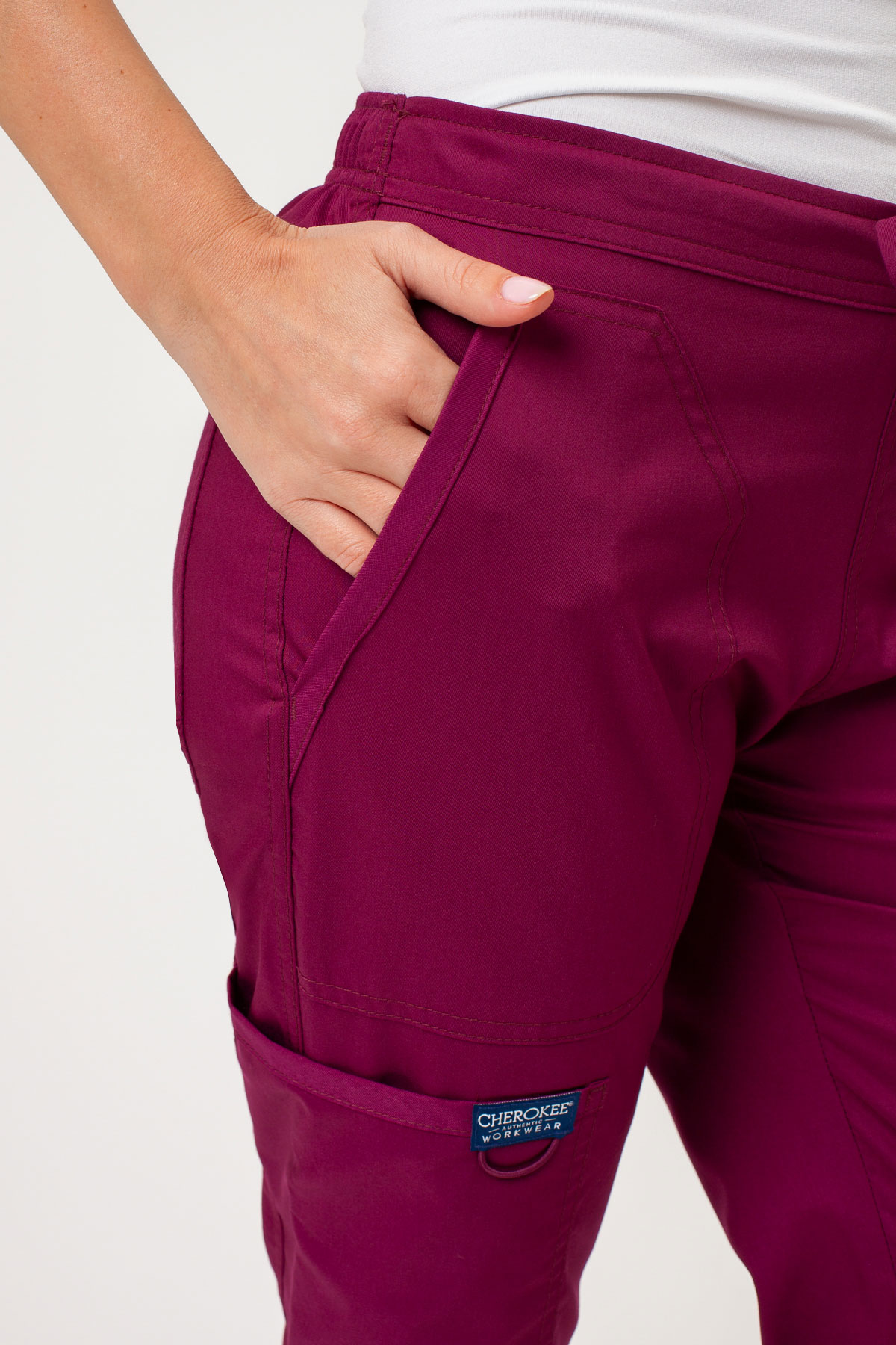 Spodnie medyczne damskie Cherokee Revolution Flare Leg wiśniowe-3