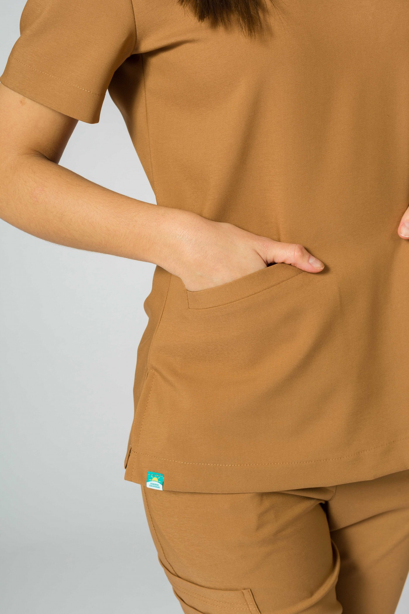 Bluza medyczna damska Sunrise Uniforms Premium Joy brązowa-10