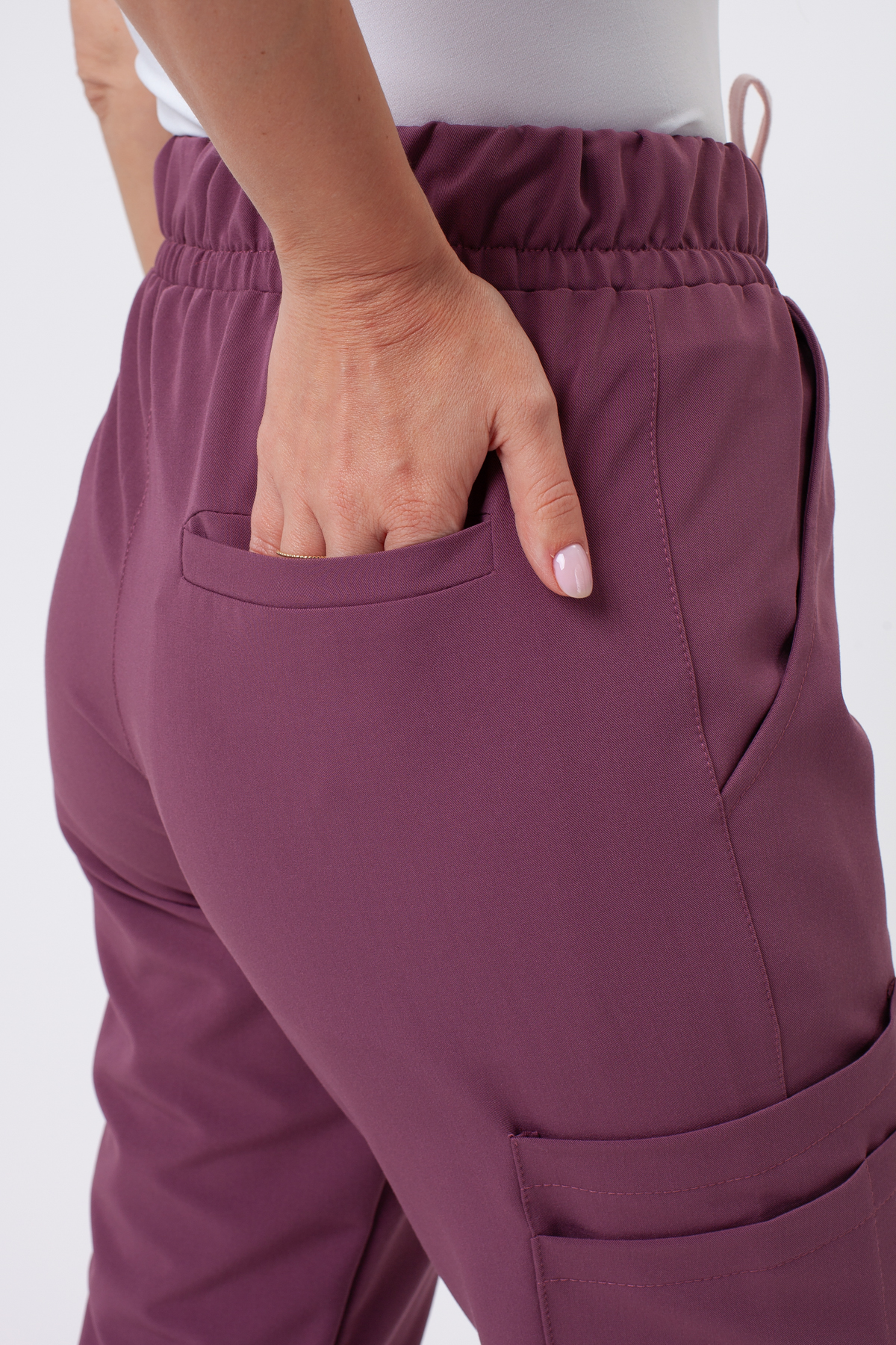 Spodnie medyczne damskie Sunrise Uniforms Premium Vibe jogger grape-4