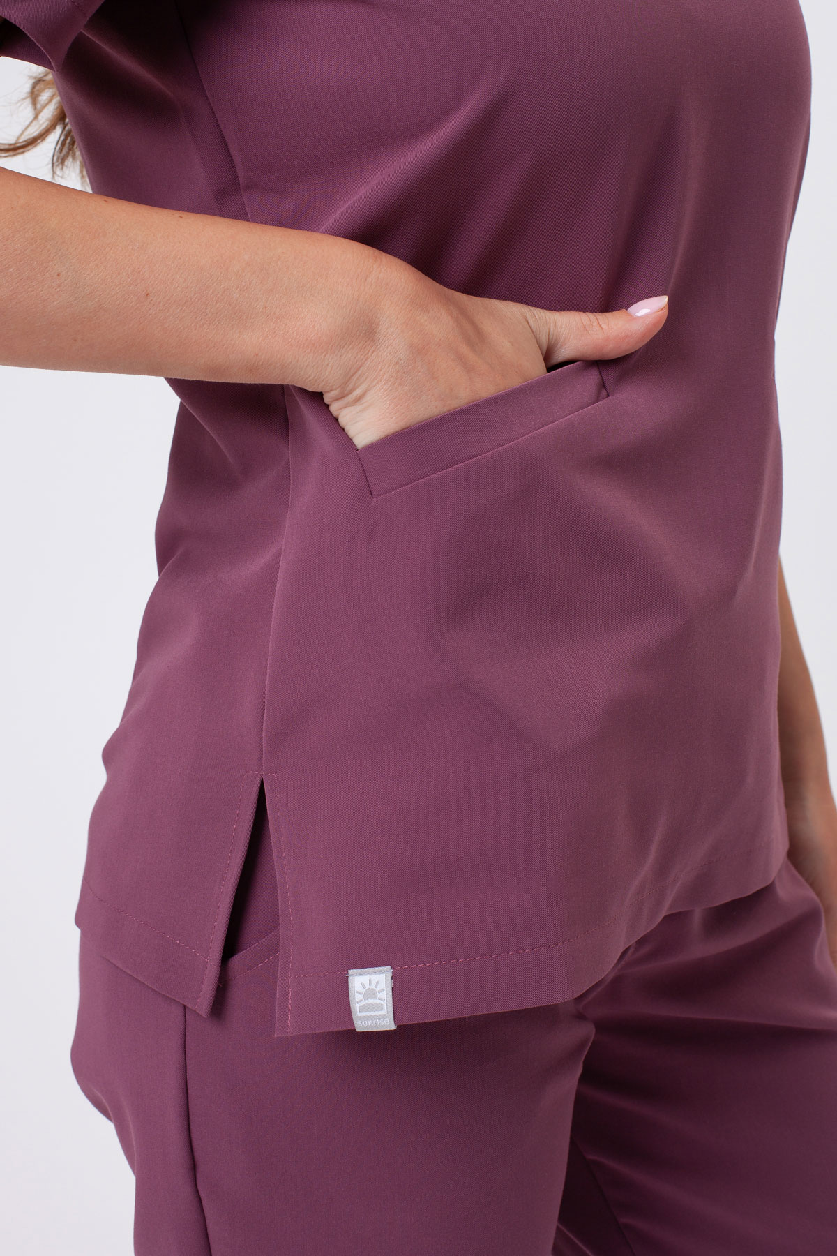 Bluza medyczna damska Sunrise Uniforms Premium Aura grape-3