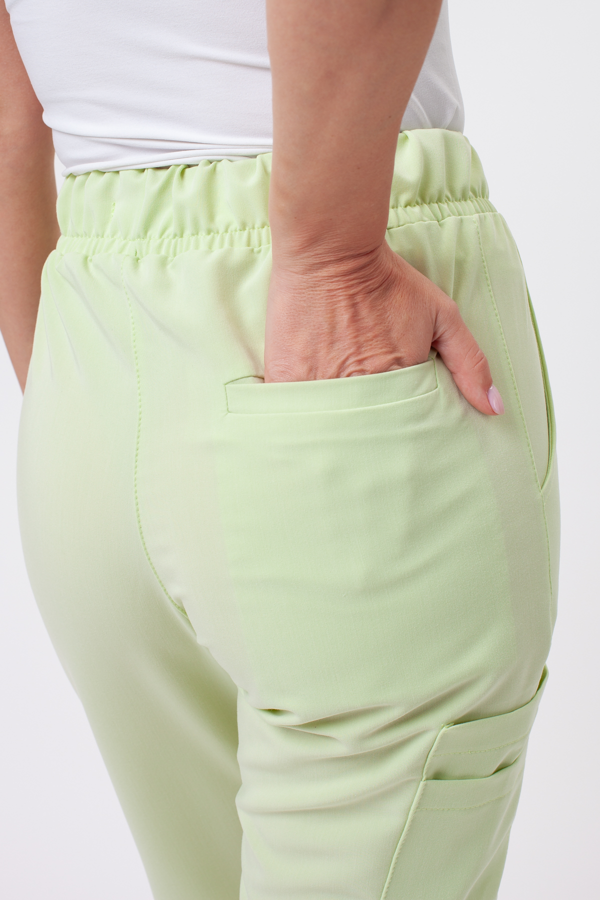 Spodnie medyczne damskie Sunrise Uniforms Premium Vibe jogger matcha-5