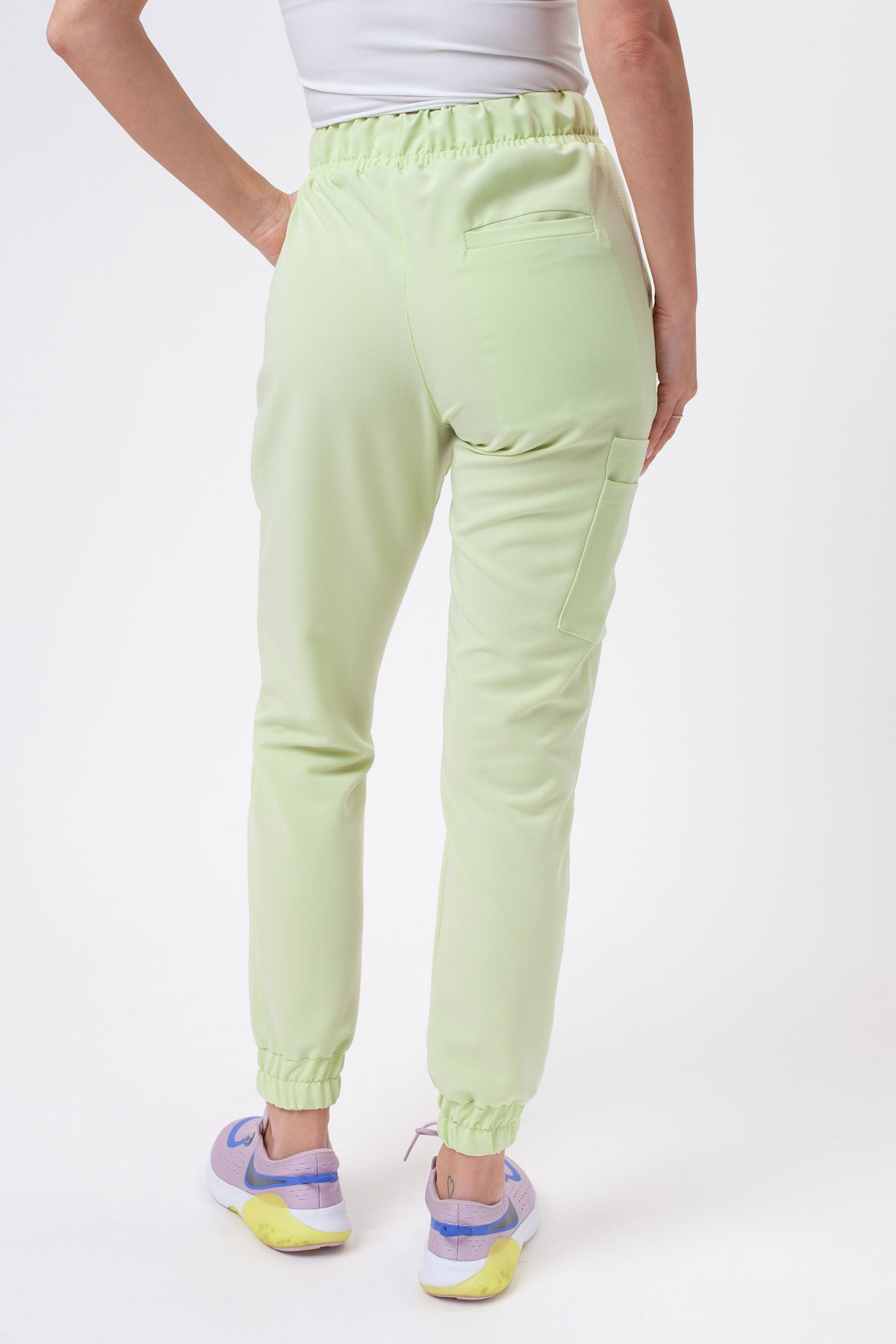 Spodnie medyczne damskie Sunrise Uniforms Premium Vibe jogger matcha-2