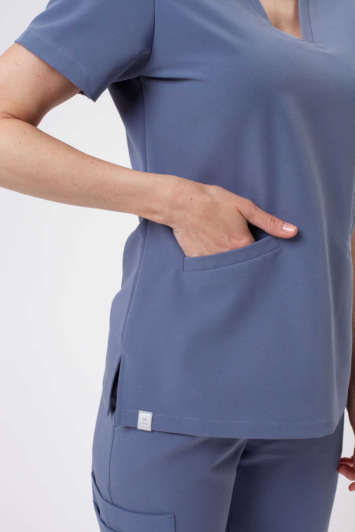 Bluza medyczna damska Sunrise Uniforms Premium Aura thunder-4
