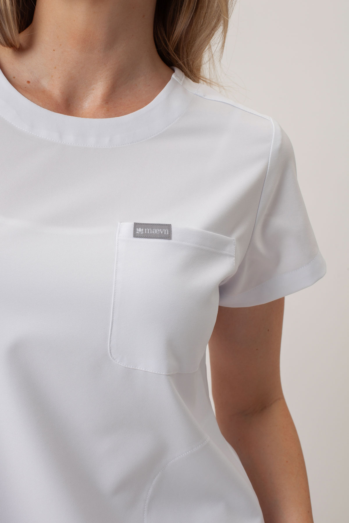 Bluza medyczna damska Maevn Momentum Round Neck biała-5