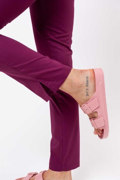 Spodnie medyczne damskie Uniforms World Zora burgundowe-6