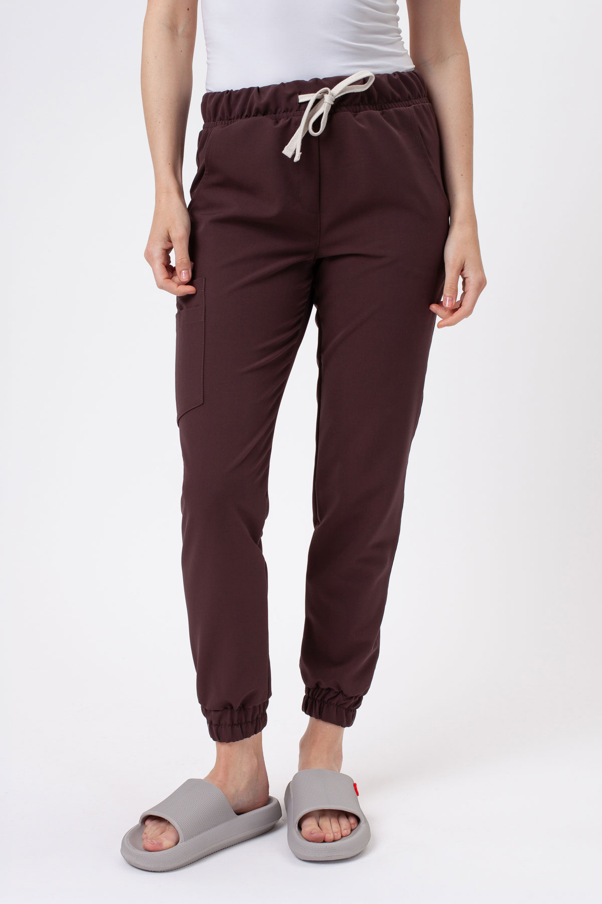 Spodnie medyczne damskie Sunrise Uniforms Premium Vibe jogger choco